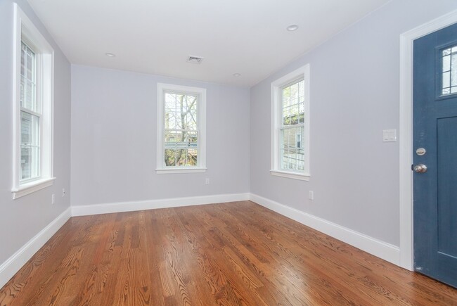 Building Photo - 72 Buttonwood St