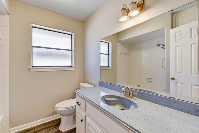 Building Photo - 3730 Sunshine Ln