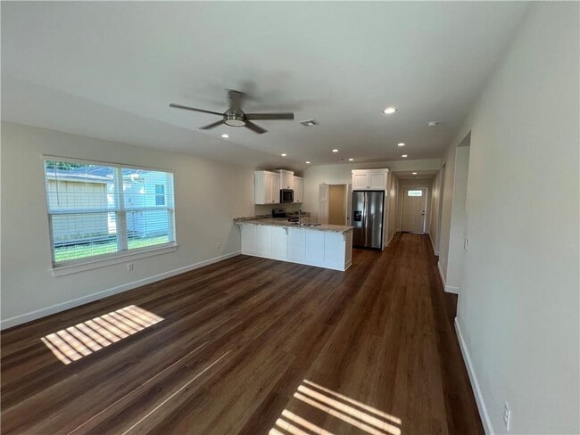 Building Photo - 308 S Collins Ave