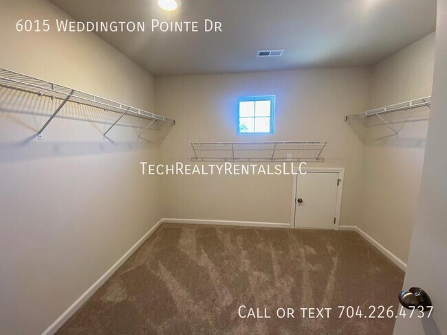 Building Photo - 6015 Weddington Pointe Dr