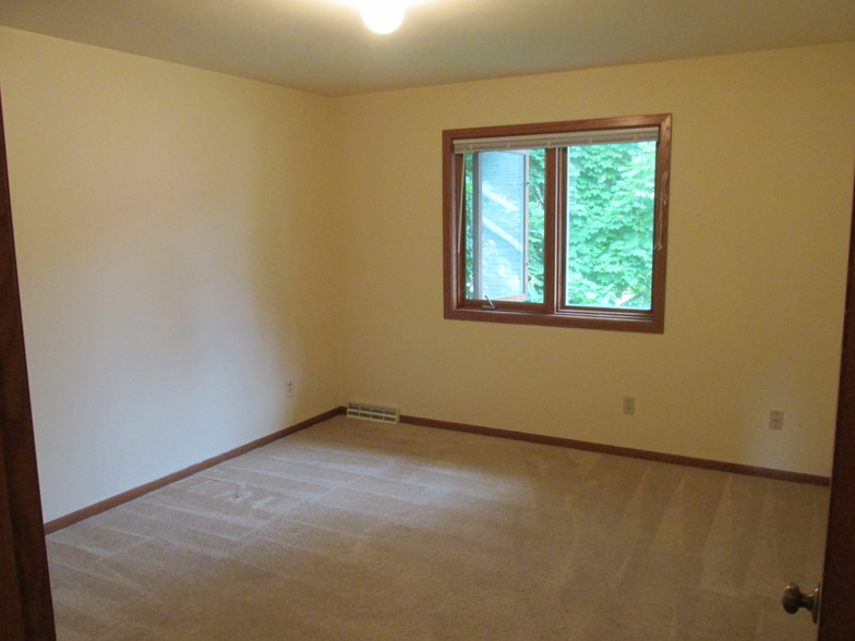 Building Photo - 741 Aspen Ave