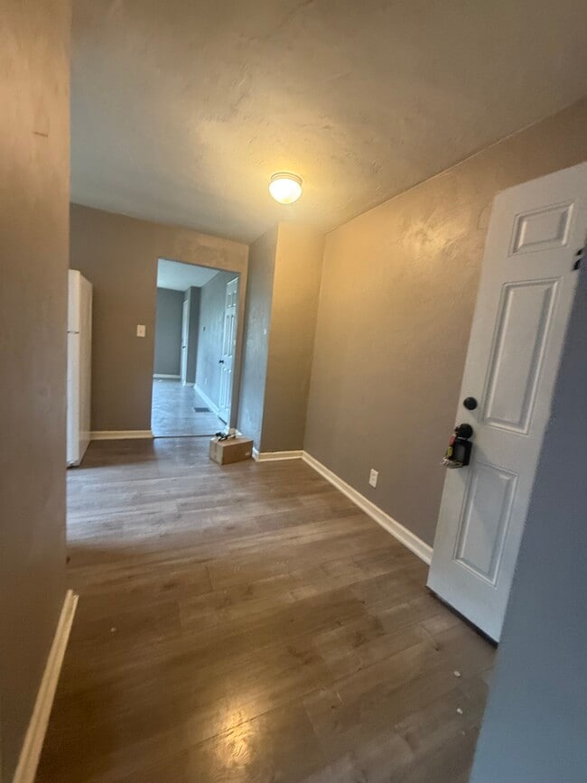 Building Photo - 411 Ryburn Ave