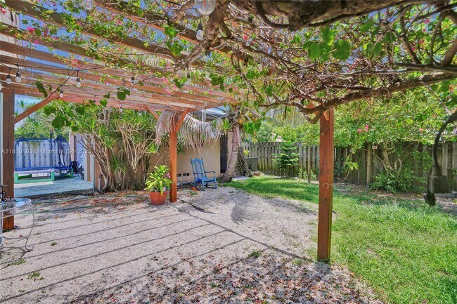 Building Photo - 9910 Bahama Dr