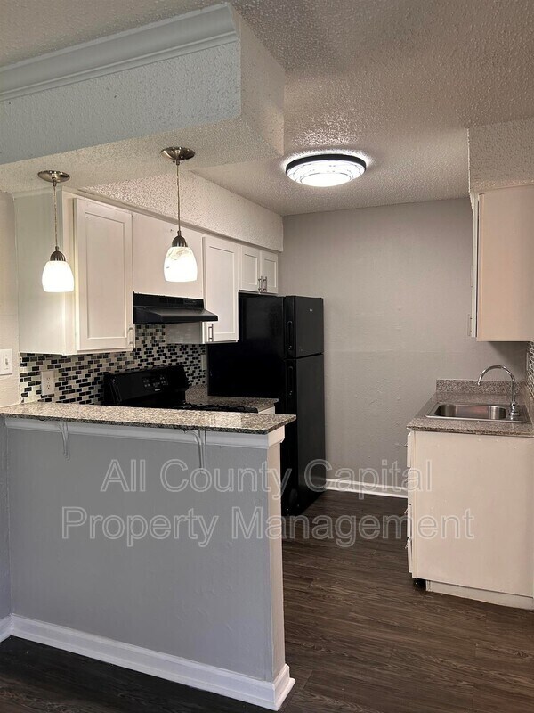 Building Photo - 5426 Menchaca Rd