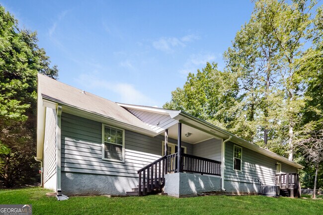 Building Photo - 120 Lakefront Dr