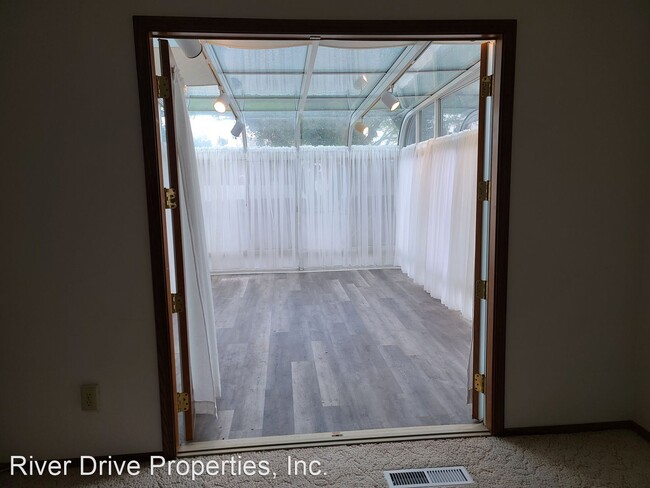 Building Photo - 4 br, 2.5 bath House - 3355 San Fernando C...