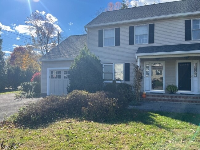 Building Photo - 8 Jane Rd