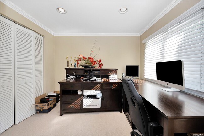 Building Photo - 90 E 7th St