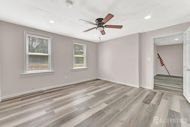 Building Photo - 601 Ridgeway Ave