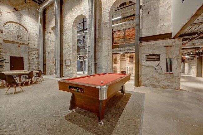 Building Photo - 1011 W Juneau Ave