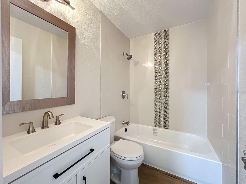 Building Photo - 6511 3rd Ave NE