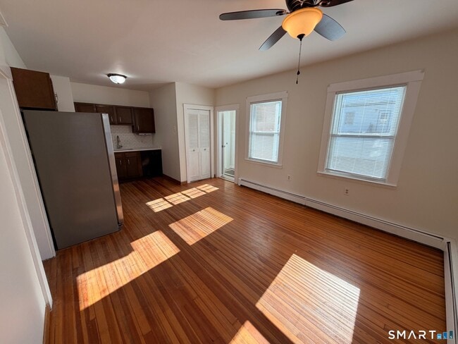 Building Photo - 10 Short St