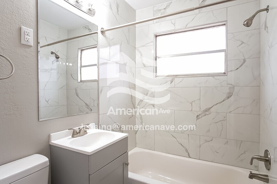 Building Photo - 5215 N Johnstown Ave