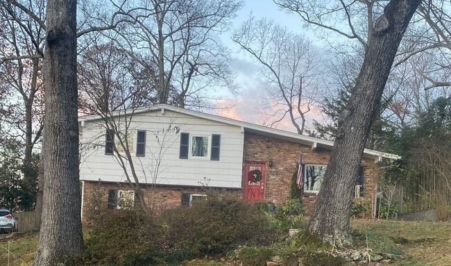 Building Photo - Cozy West Knoxville 3BR/1.5BA Home