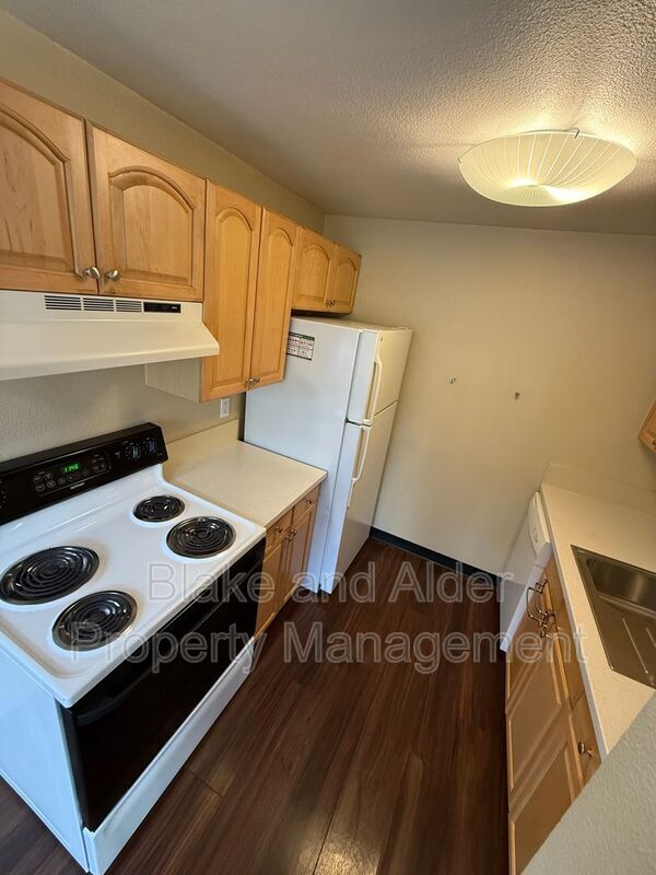 Building Photo - 4075 SE Holgate Blvd