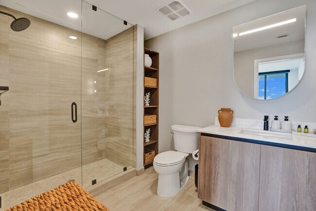 Building Photo - 580 72nd St