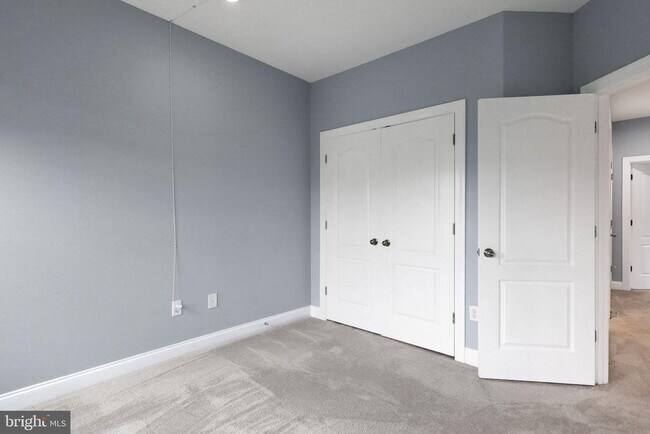 Building Photo - 9850 Solar Course