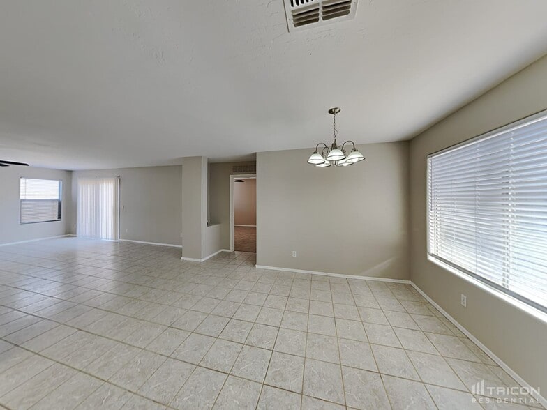 Building Photo - 43766 Elm Dr