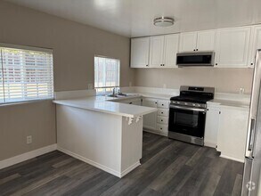 Building Photo - Charming 2 bed+1 bath + bonus office avail...