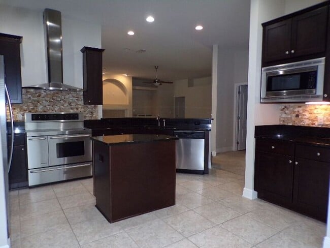 Building Photo - 3624 Laurel Lee Blvd