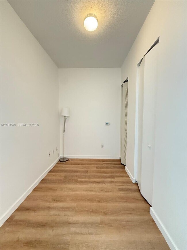 Building Photo - 2200 NE 4th Ave