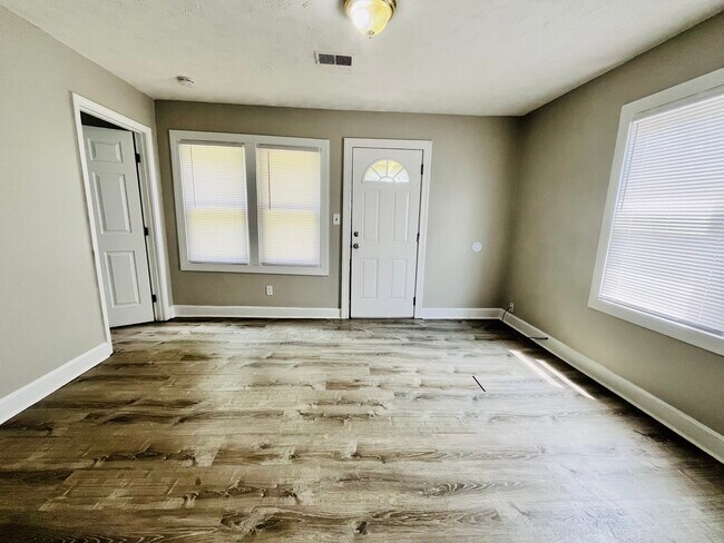 Building Photo - 4417 Sunset Ave