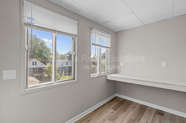 Building Photo - 5300 Bancroft Ave