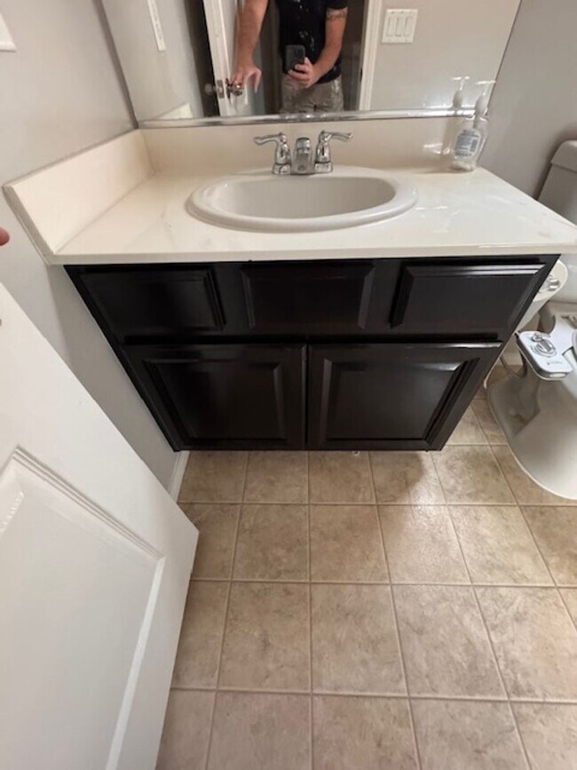 Building Photo - 3 Bedroom Home in a Gated Community! North...
