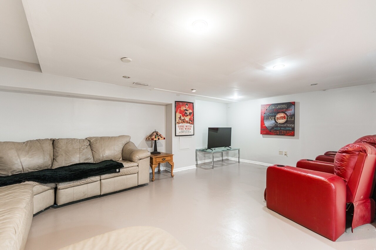 Building Photo - 1205 N Scarlet Ct