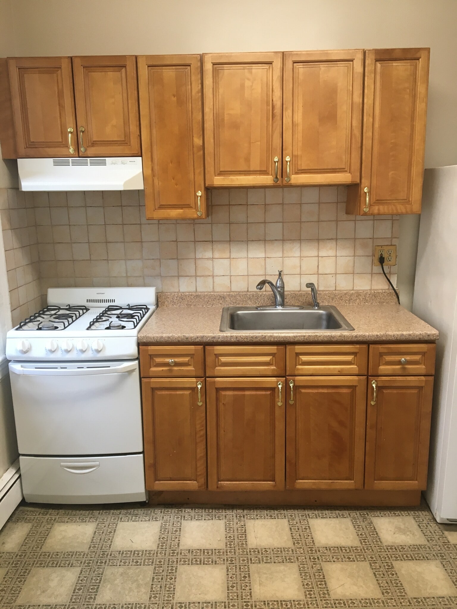 MODERN KITCHEN - 102 W 49th St