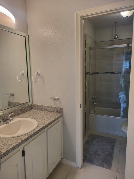 Building Photo - 2401 S Jackson Rd