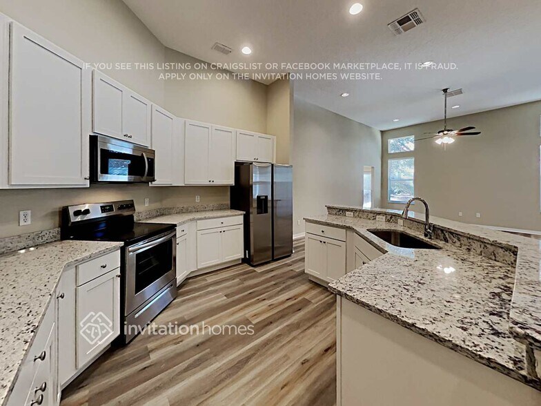 Building Photo - 13407 Paloma Dr