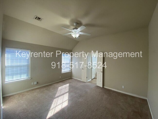 Building Photo - 3-Bed, 2-Bath Large Home in Claremore