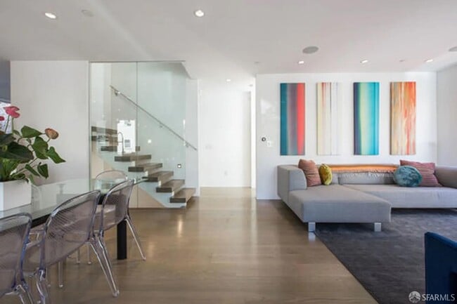 Building Photo - 209 Grattan St