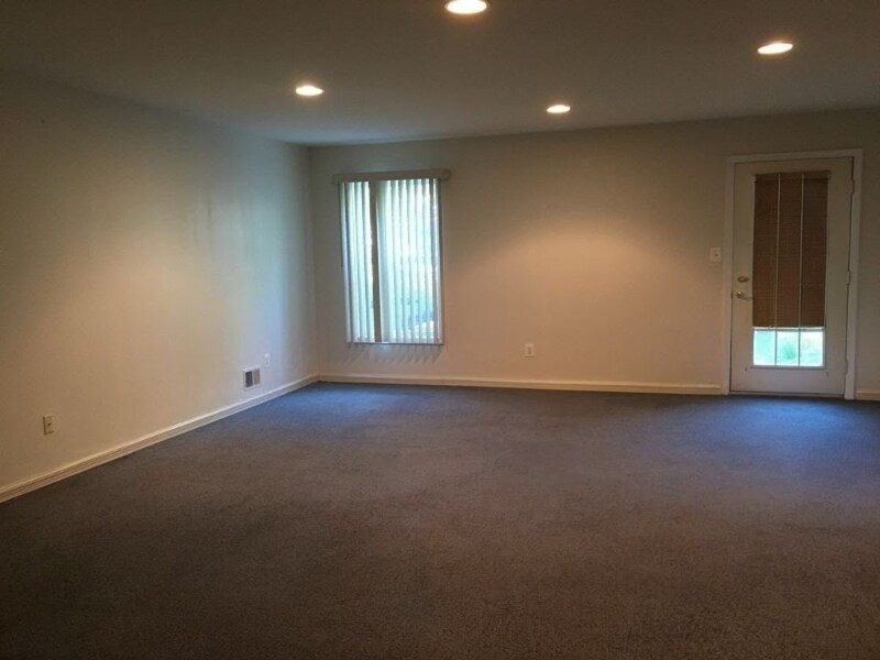 Building Photo - 586 Brittany Cir