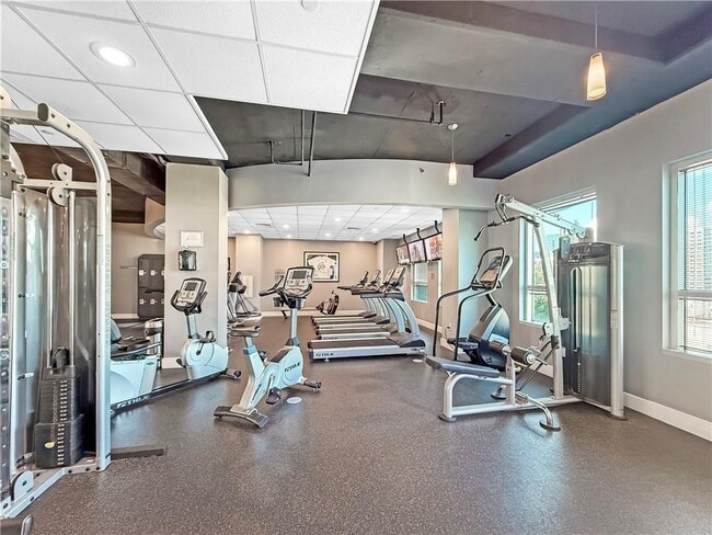 Building Photo - 943 Peachtree St NE