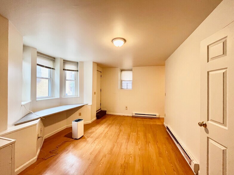 Building Photo - 2 Shepherd Ave