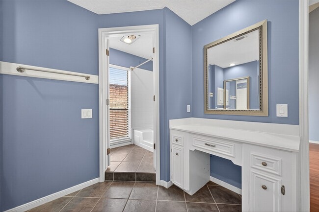Building Photo - 6107 Howland Ct