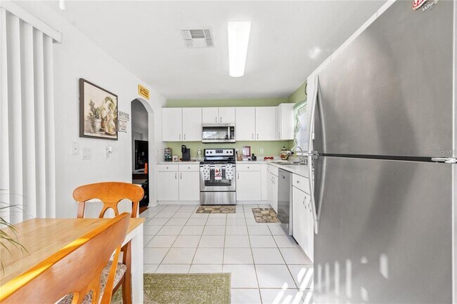 Building Photo - 221 Prather Dr