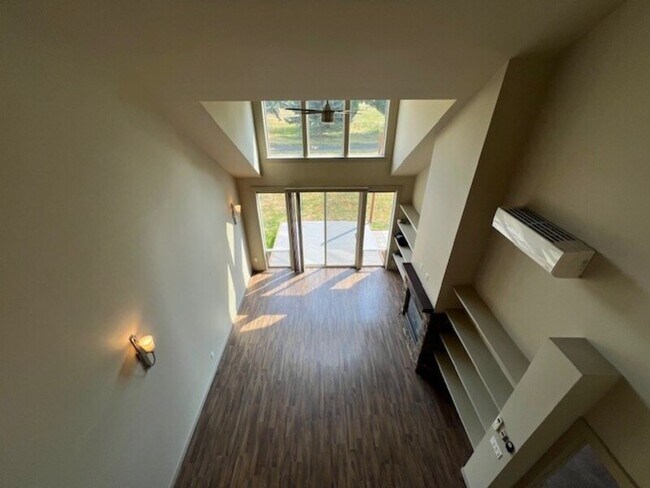Building Photo - 2200 Greenview Cir