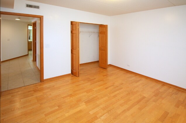 Building Photo - 6560 W Diversey Ave