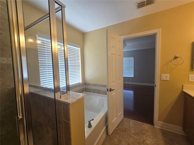 Building Photo - 2274 Geneva Dr