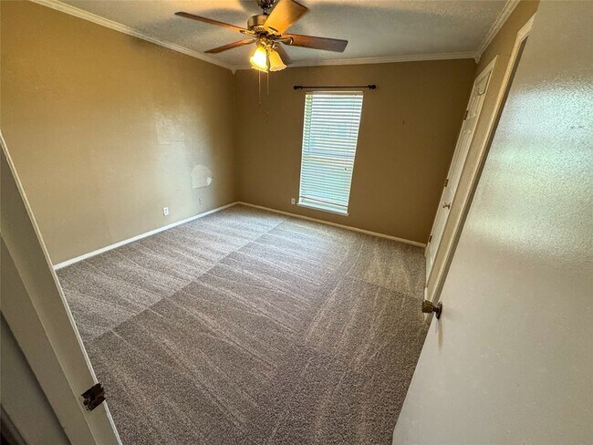 Building Photo - 1714 Crescent Dr