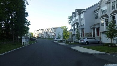 Building Photo - 48 Berry Ln