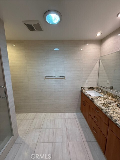 Building Photo - 5906 Graves Ave