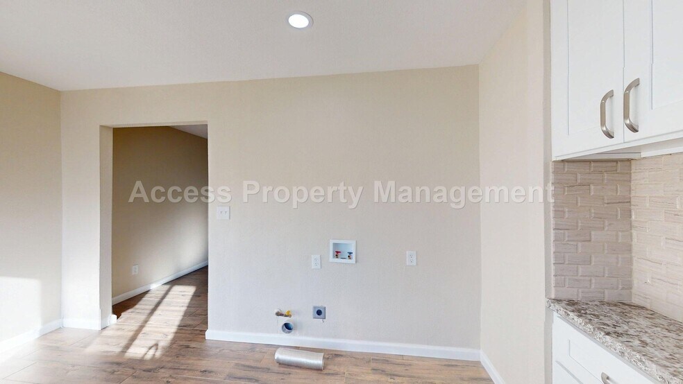 Building Photo - 1601 Carver Rd