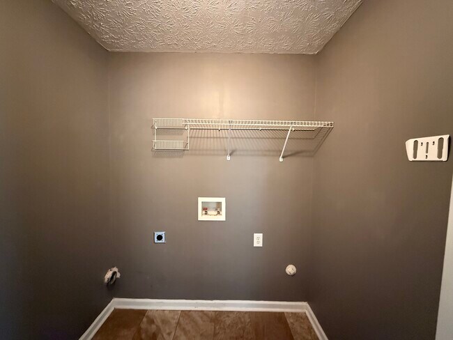 Building Photo - 945 Lochwolde Ln