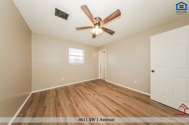 Building Photo - 4611 SW I Ave