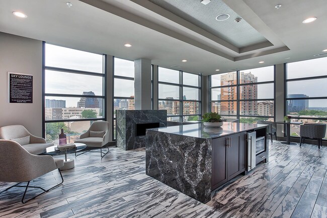 Resident sky lounge with a stunning view - Windsor Turtle Creek