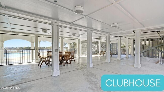 Building Photo - 2272 Dolphin Shores Dr SW